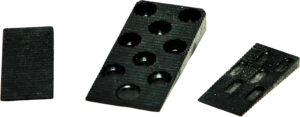 Montavimo pleištų rinkinys iš 8 × 30 × 64 mm plastiko – plastikinis maišelis – 50 vnt.
