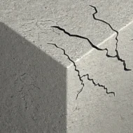 Įtrūkęs betonas